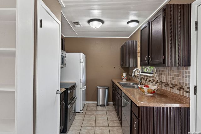 102 SPARROW HAWK TRL, Boerne, TX 78006