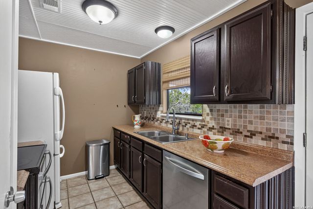 102 SPARROW HAWK TRL, Boerne, TX 78006