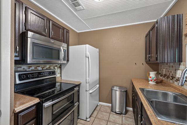 102 SPARROW HAWK TRL, Boerne, TX 78006