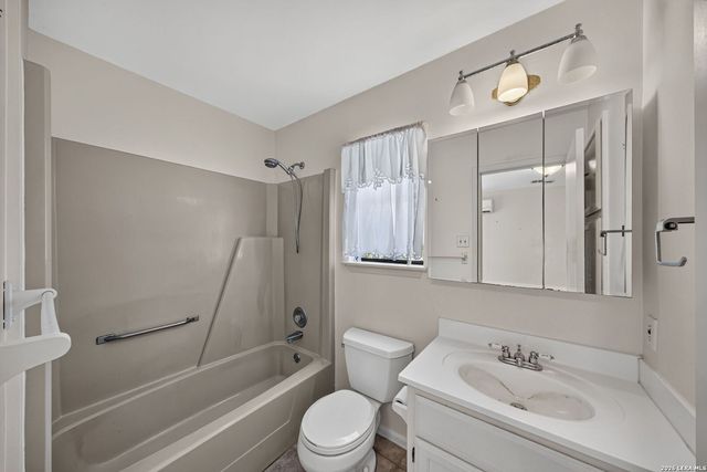 102 SPARROW HAWK TRL, Boerne, TX 78006