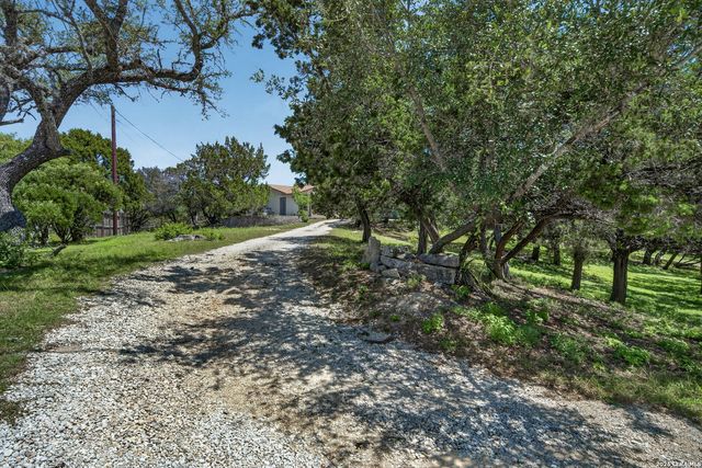 102 SPARROW HAWK TRL, Boerne, TX 78006