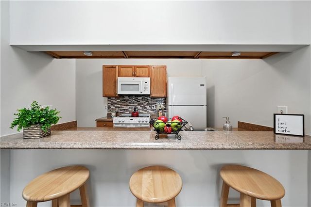 4242 Thalia Station CIR, Virginia Beach, VA 23452