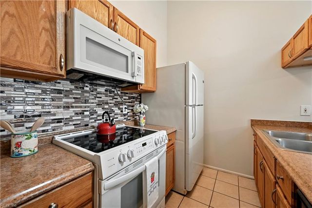 4242 Thalia Station CIR, Virginia Beach, VA 23452