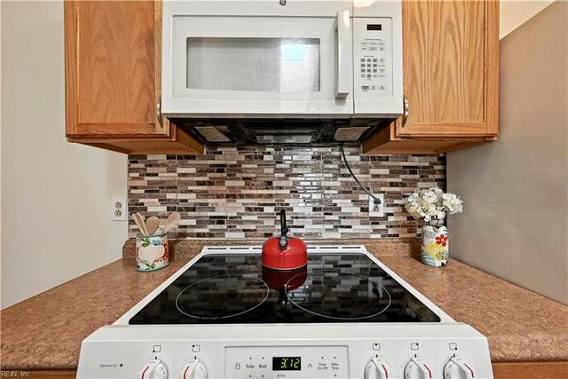 4242 Thalia Station CIR, Virginia Beach, VA 23452