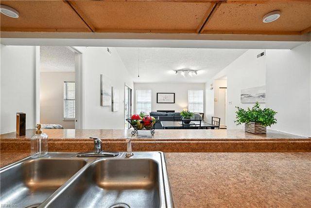 4242 Thalia Station CIR, Virginia Beach, VA 23452