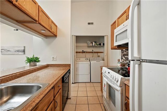 4242 Thalia Station CIR, Virginia Beach, VA 23452