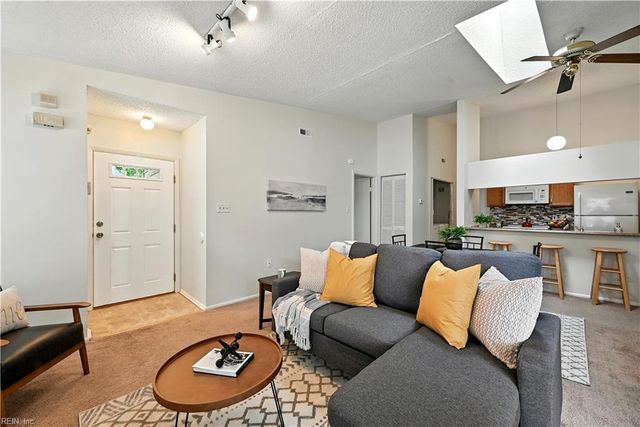 4242 Thalia Station CIR, Virginia Beach, VA 23452
