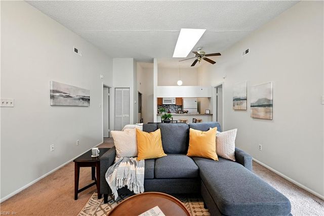 4242 Thalia Station CIR, Virginia Beach, VA 23452
