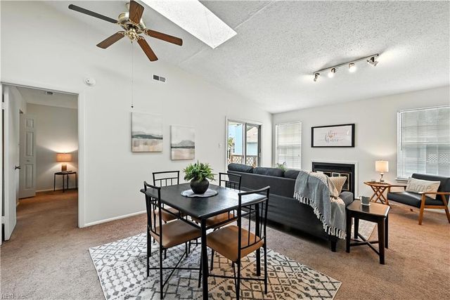 4242 Thalia Station CIR, Virginia Beach, VA 23452