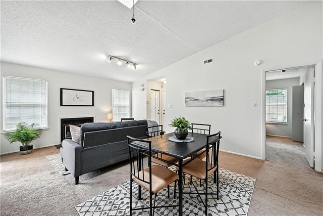 4242 Thalia Station CIR, Virginia Beach, VA 23452