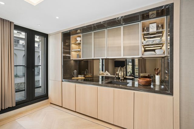 685 5TH Avenue A17, New York City, NY 10022