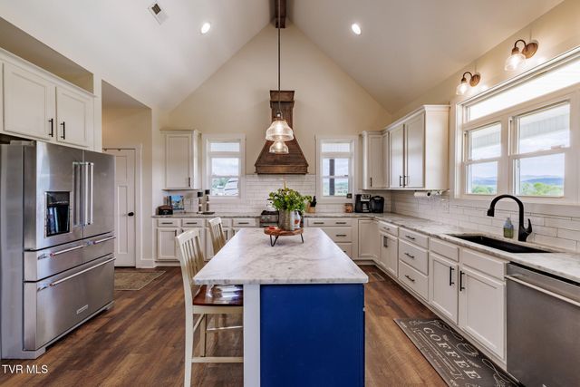 186 Berry Ridge Road, Jonesborough, TN 37659
