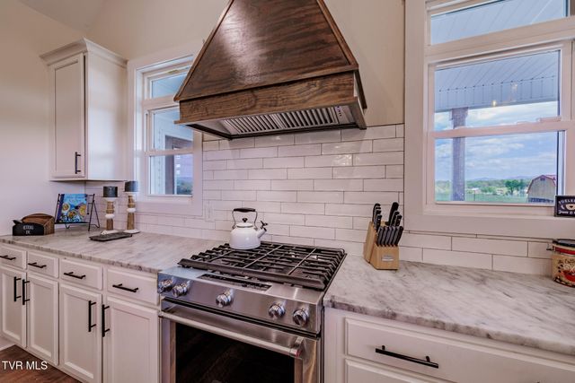 186 Berry Ridge Road, Jonesborough, TN 37659