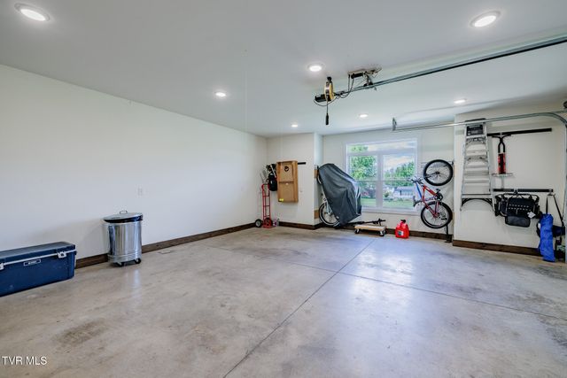 186 Berry Ridge Road, Jonesborough, TN 37659