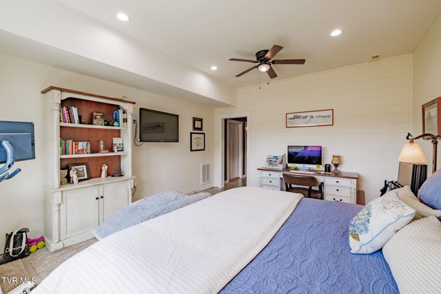 186 Berry Ridge Road, Jonesborough, TN 37659