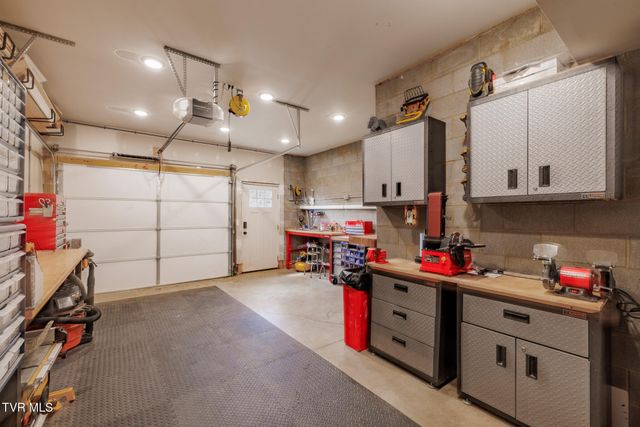 186 Berry Ridge Road, Jonesborough, TN 37659