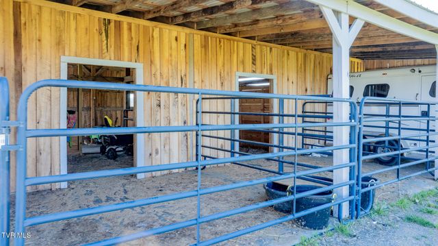 186 Berry Ridge Road, Jonesborough, TN 37659