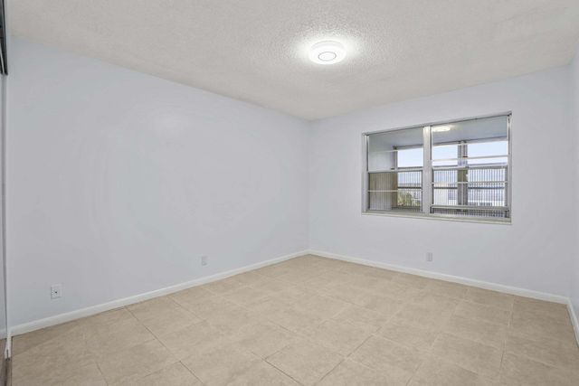 63 Hastings D, West Palm Beach, FL 33417