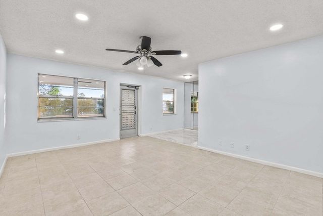 63 Hastings D, West Palm Beach, FL 33417