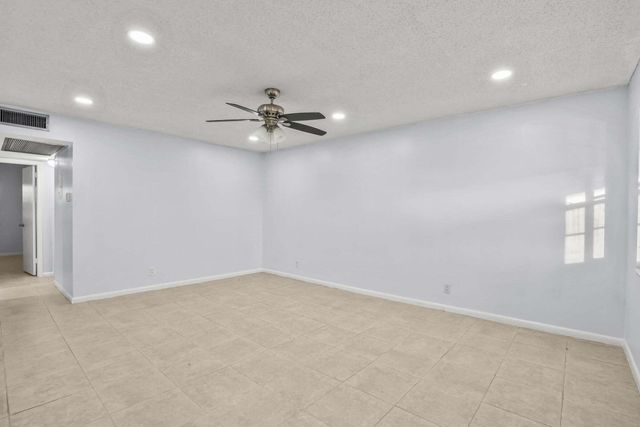 63 Hastings D, West Palm Beach, FL 33417