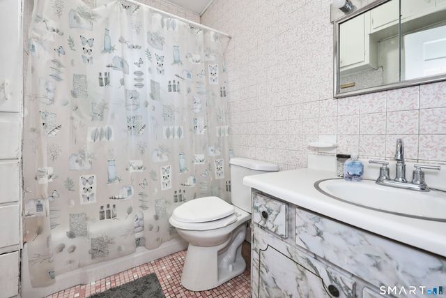 82 Bunker Hill Avenue, Waterbury, CT 06708