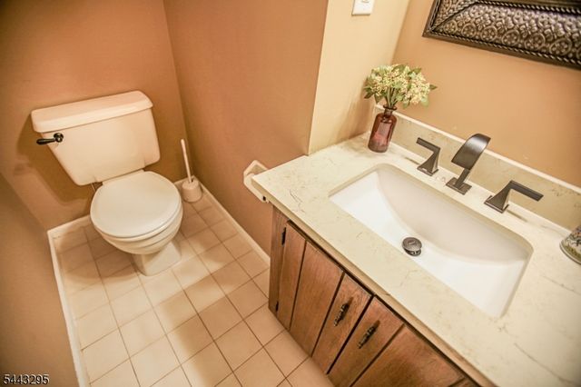 194 Driscoll Ct, Franklin Twp., NJ 08873