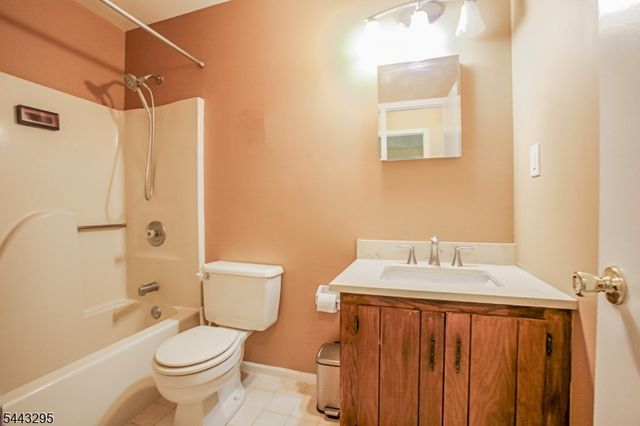 194 Driscoll Ct, Franklin Twp., NJ 08873