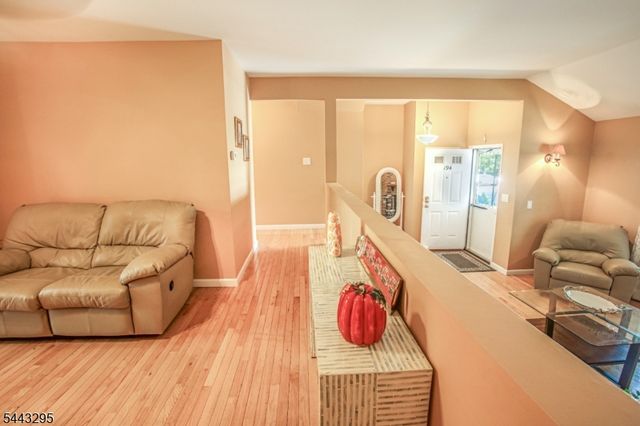 194 Driscoll Ct, Franklin Twp., NJ 08873