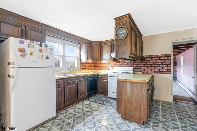 109 Lilac Dr, Clinton Twp., NJ 08801