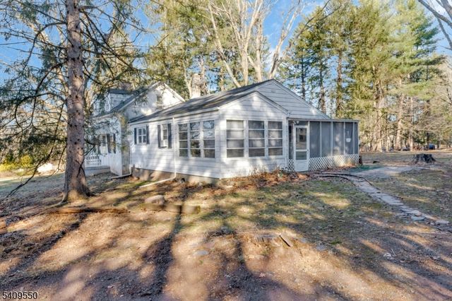 109 Lilac Dr, Clinton Twp., NJ 08801