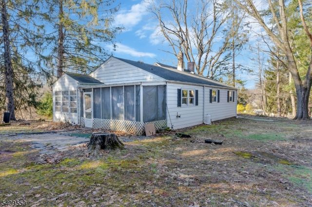 109 Lilac Dr, Clinton Twp., NJ 08801