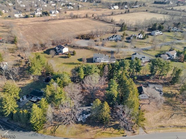 109 Lilac Dr, Clinton Twp., NJ 08801