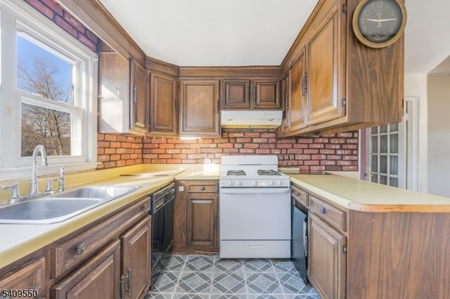 109 Lilac Dr, Clinton Twp., NJ 08801