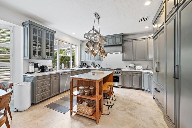 76 Princewood Lane, Palm Beach Gardens, FL 33410