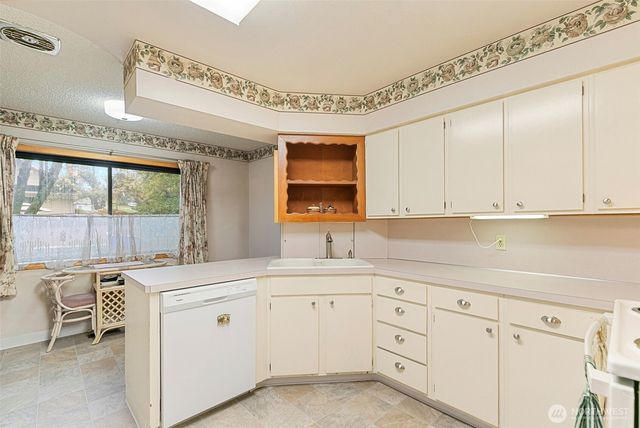 203 Columbia Street, Kelso, WA 98626