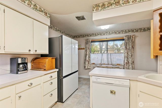 203 Columbia Street, Kelso, WA 98626