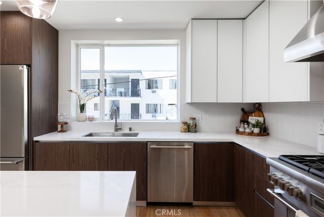 2824 Rowena Avenue B, Los Angeles, CA 90039