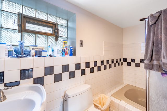 2710 Oak Park Avenue, Berwyn, IL 60402