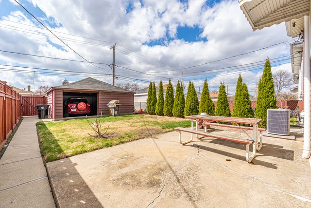 2710 Oak Park Avenue, Berwyn, IL 60402