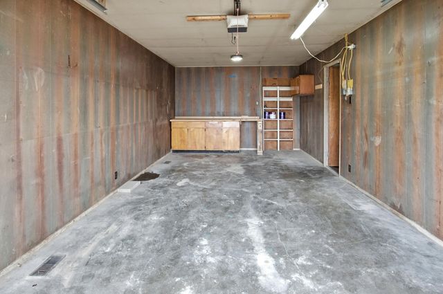 3042 Cypress Drive, Newark, OH 43055