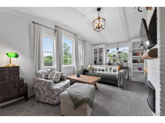 913 7th St, Berthoud, CO 80513