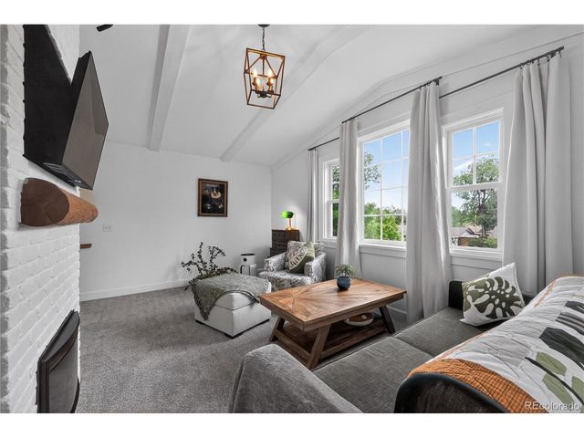 913 7th St, Berthoud, CO 80513
