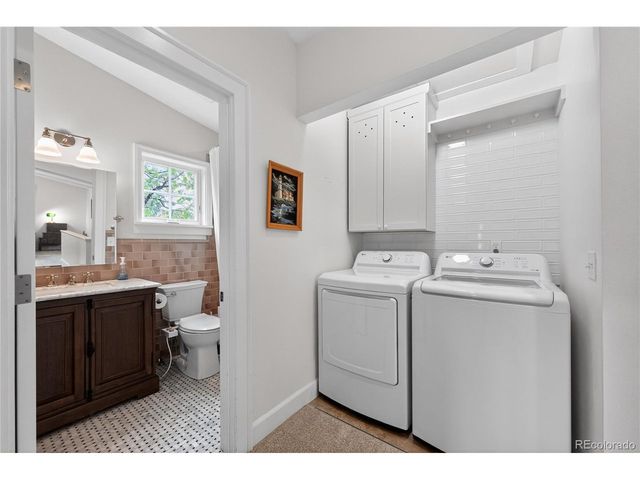 913 7th St, Berthoud, CO 80513