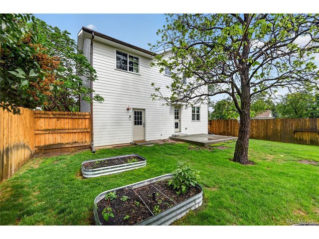 913 7th St, Berthoud, CO 80513