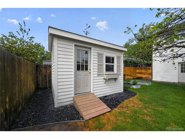 913 7th St, Berthoud, CO 80513