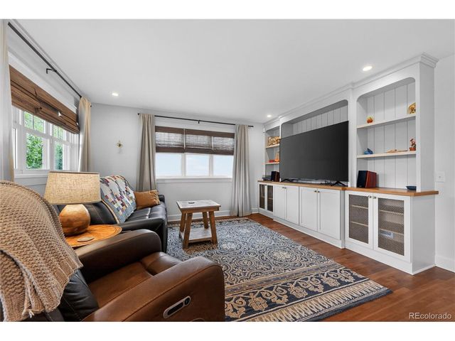 913 7th St, Berthoud, CO 80513