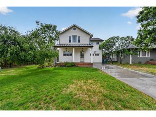 913 7th St, Berthoud, CO 80513