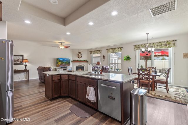 8778 N Salmonberry LOOP, Hayden, ID 83835