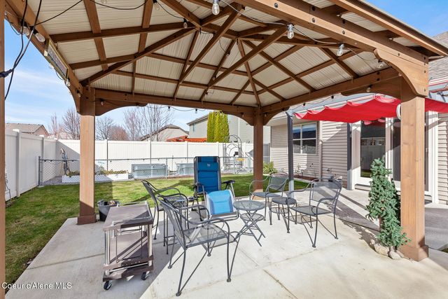 8778 N Salmonberry LOOP, Hayden, ID 83835