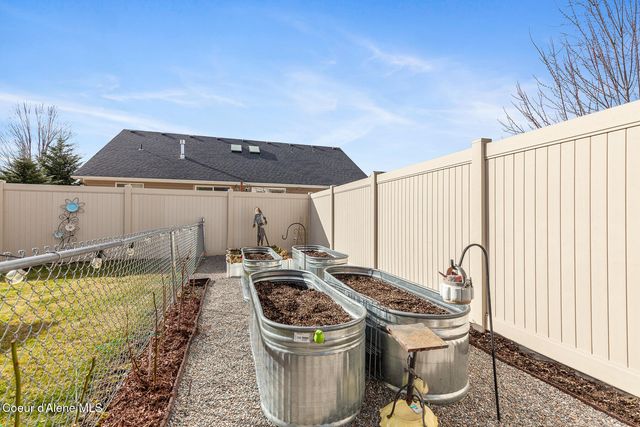 8778 N Salmonberry LOOP, Hayden, ID 83835